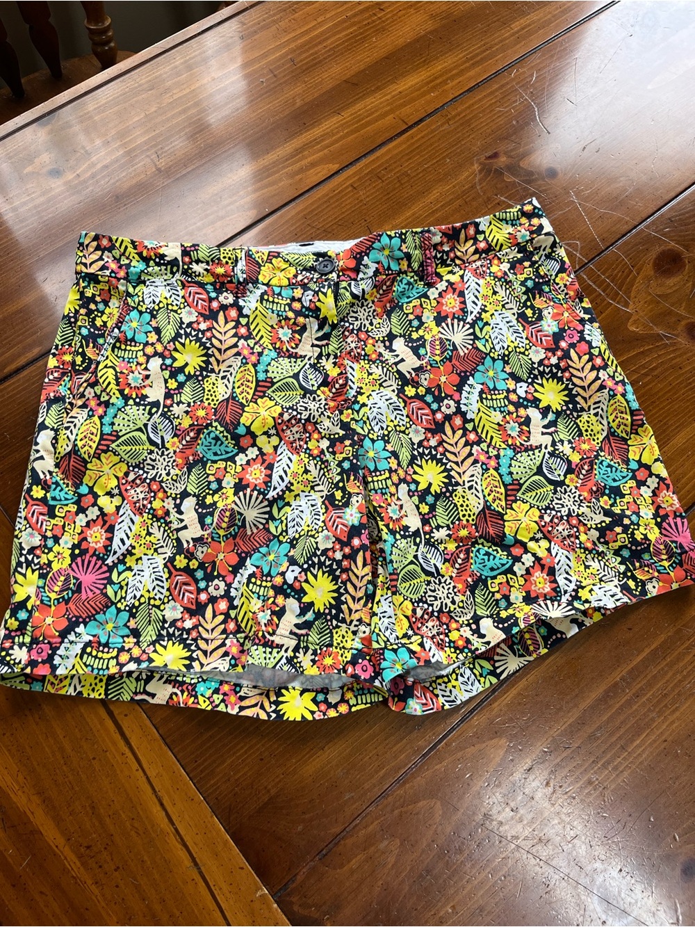 Crown & Ivy Women’s 16W Chino Shorts Monkey Jungle Tropical Floral Printed EUC